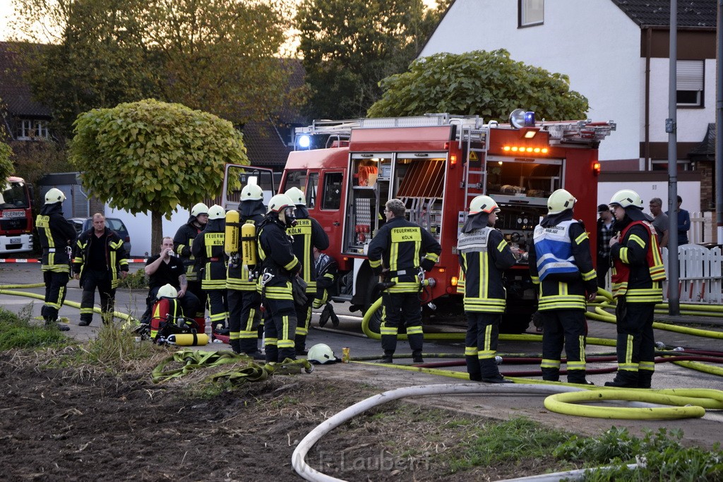 Feuer 2 Vollbrand Reihenhaus Roggendorf Berrischstr P171.JPG - Miklos Laubert